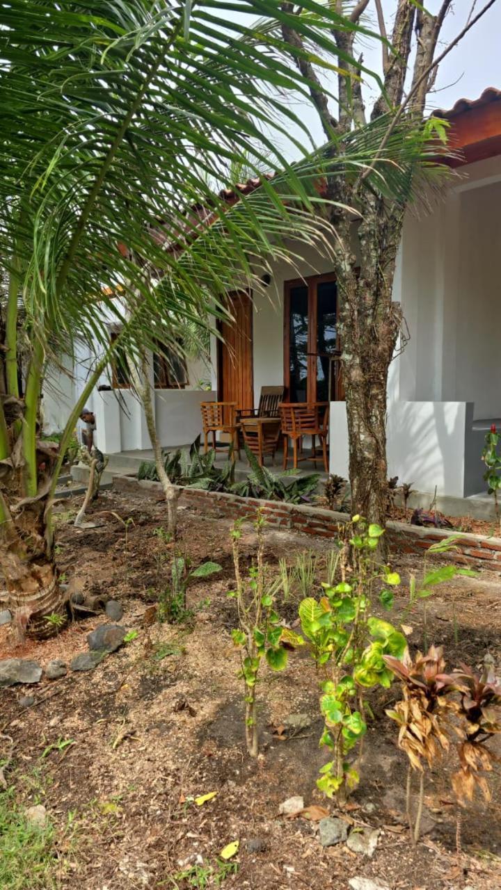 Kambuna Bungalow Krui Exterior foto